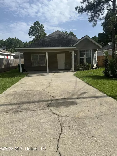 6024 E Oktibbeha St, Bay Saint Louis, MS 39520