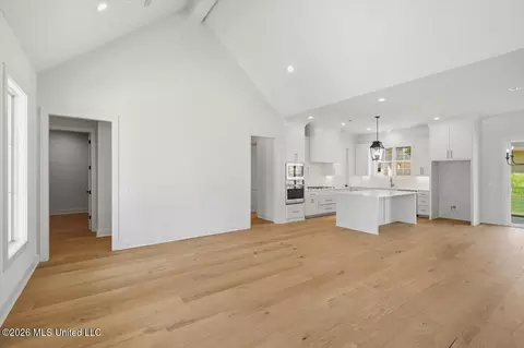 Living - 203 Benners Ln, Madison, MS 39110 photo 3 of 4