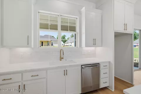 Kitchen - 203 Benners Ln, Madison, MS 39110 photo 3 of 3