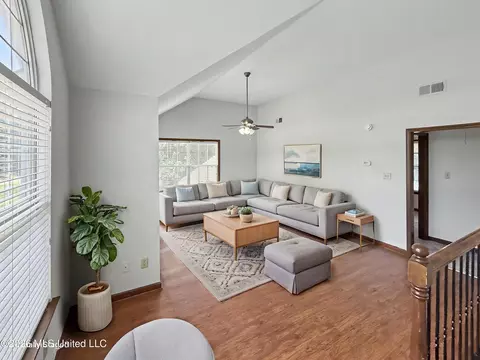 Living - 7632 Holly Springs Rd, Hernando, MS 38632 photo 5 of 5