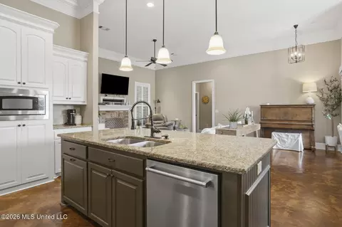 Kitchen - 120 Provonce Park, Brandon, MS 39042 photo 4 of 5