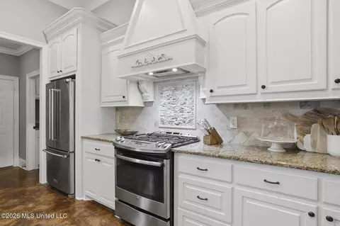 Kitchen - 120 Provonce Park, Brandon, MS 39042 photo 3 of 5