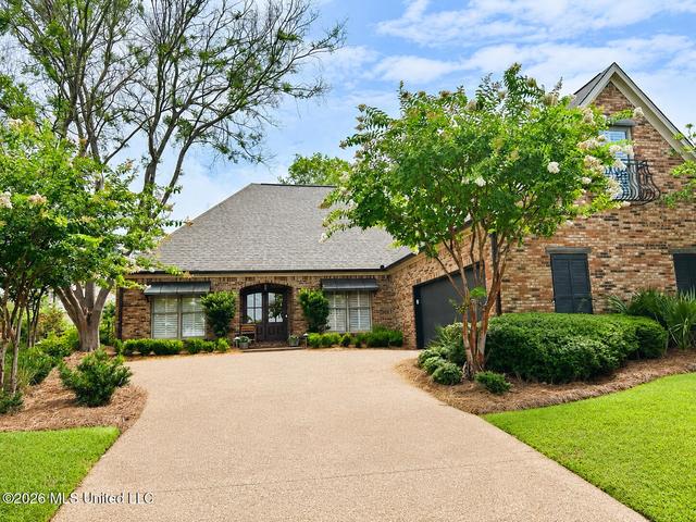 100 Summers Ln, Ridgeland, MS 39157