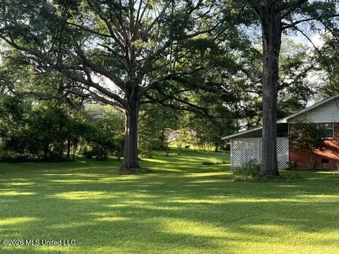 1510 W Govan St, Grenada, MS 38901 photo 3