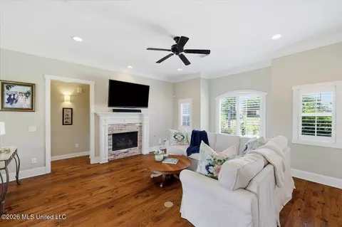 Living - 104 Camden Trl, Madison, MS 39110 photo 2 of 5