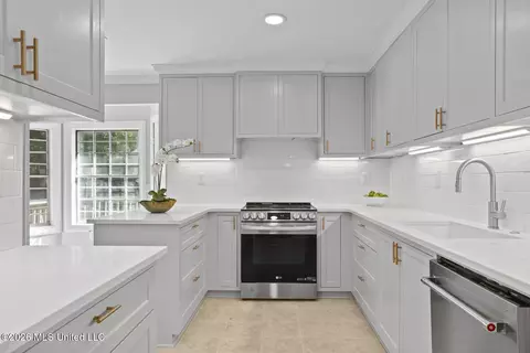 1112 Meadowbrook Rd, Jackson, MS 39206 photo 9