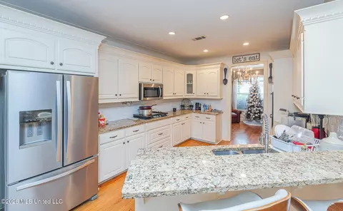 Kitchen - 111 Hallmark Pl, Madison, MS 39110 photo 1 of 4