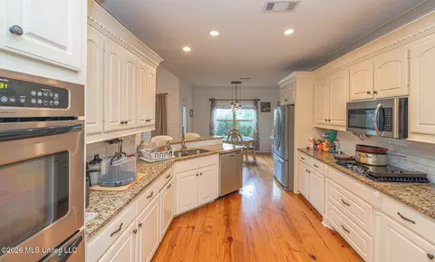 Kitchen - 111 Hallmark Pl, Madison, MS 39110 photo 4 of 4