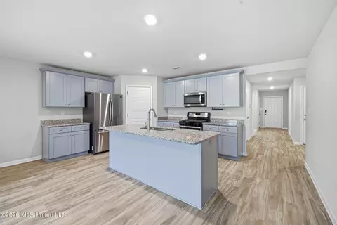 Entry Way - 1006 Enclave Cir, Long Beach, MS 39560 photo 1 of 4
