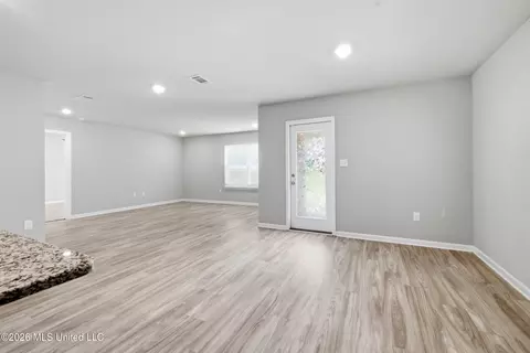 Living - 1006 Enclave Cir, Long Beach, MS 39560 photo 2 of 4