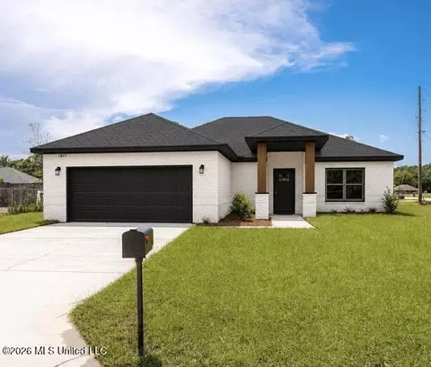 8908 Boxwood Ln, Gautier, MS 39553