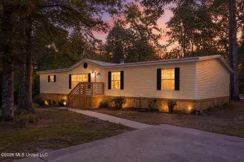 54 Jefferson Rd, Wiggins, MS 39577 photo 1