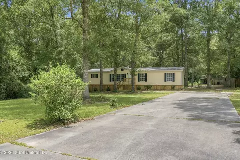 54 Jefferson Rd, Wiggins, MS 39577 photo 3