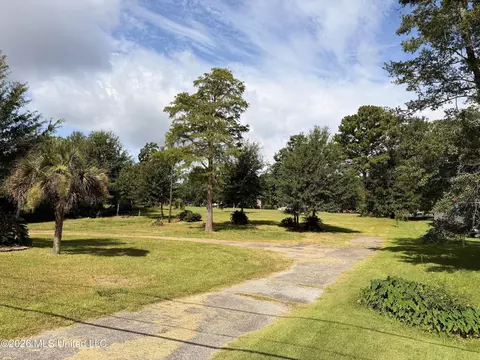 5917 Ridge Rd, Ocean Springs, MS 39564