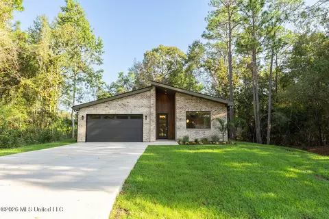 116 Pinedale Dr, Carriere, MS 39426