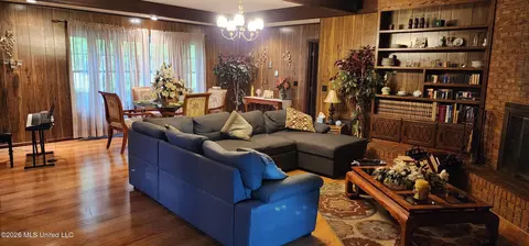 1233 Scots Gln, Jackson, MS 39204 photo 3