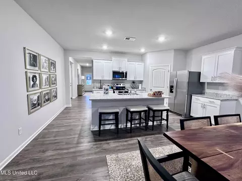 Kitchen - 116 Pine St, Byhalia, MS 38611 photo 2 of 2