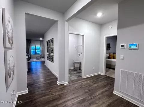 Entry Way - 116 Pine St, Byhalia, MS 38611 photo 2 of 4