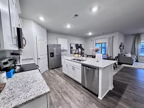Kitchen - 116 Pine St, Byhalia, MS 38611 photo 1 of 2