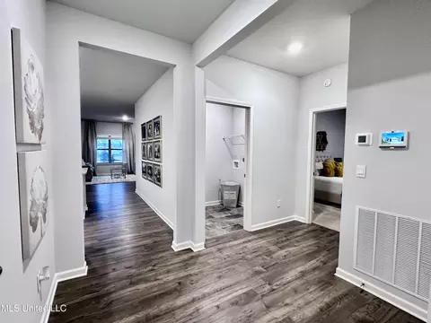 Entry Way - 116 Pine St, Byhalia, MS 38611 photo 3 of 4