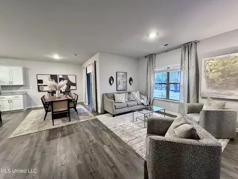 Living - 116 Pine St, Byhalia, MS 38611 photo 1 of 1