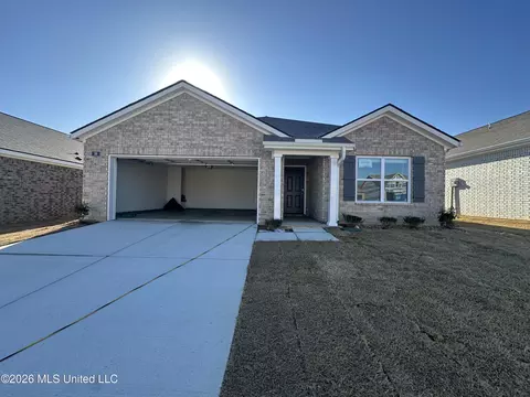 110 Pine St, Byhalia, MS 38611