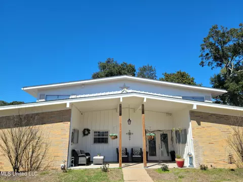 303 Pinewood Cir, Gulfport, MS 39507