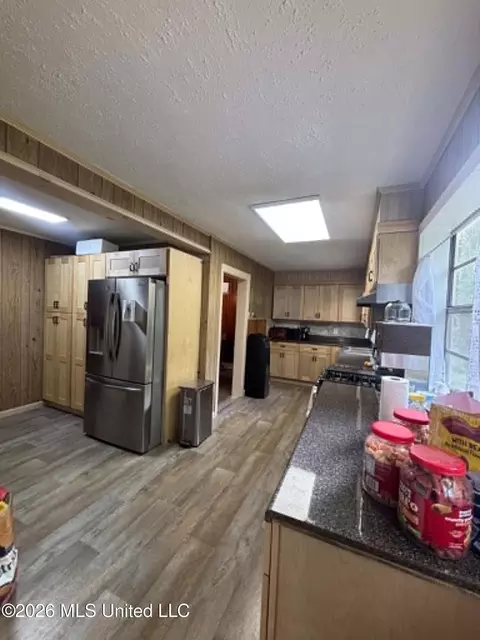 Kitchen - 1047 Pearl Valley Rd, Wesson, MS 39191 photo 2 of 2