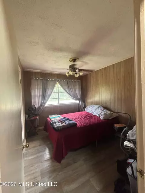 Bedroom - 1047 Pearl Valley Rd, Wesson, MS 39191 photo 3 of 4