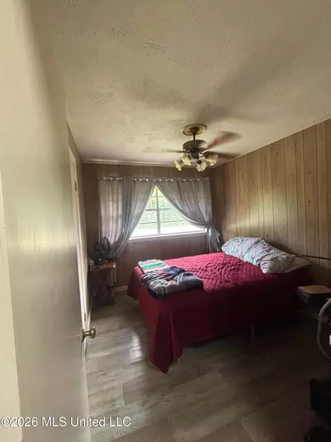 Bedroom - 1047 Pearl Valley Rd, Wesson, MS 39191 photo 4 of 4
