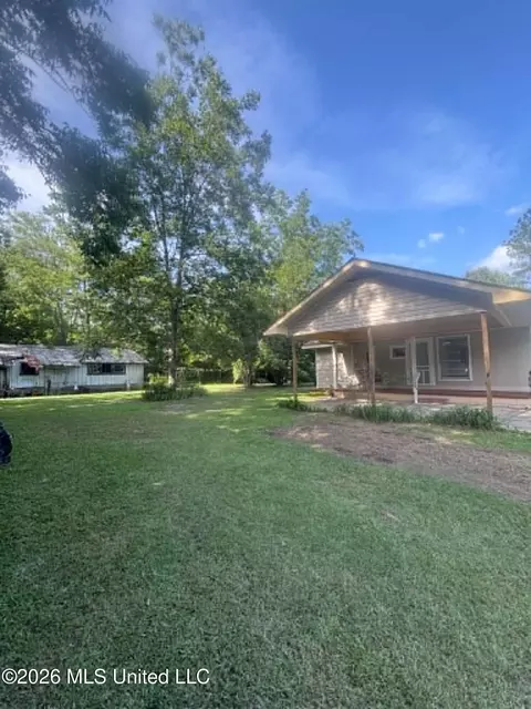 Exterior - 1047 Pearl Valley Rd, Wesson, MS 39191 photo 1 of 15