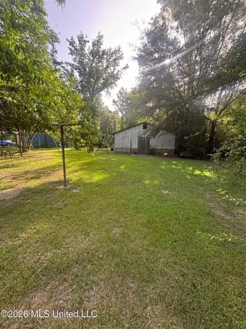 Exterior - 1047 Pearl Valley Rd, Wesson, MS 39191 photo 13 of 15