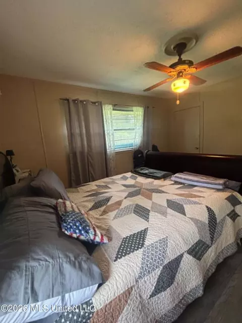 Bedroom - 1047 Pearl Valley Rd, Wesson, MS 39191 photo 2 of 4