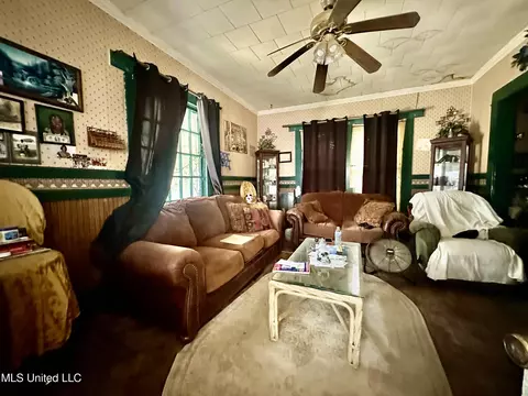 Living - 513 S 5th St, Mccomb, MS 39648 photo 1 of 4