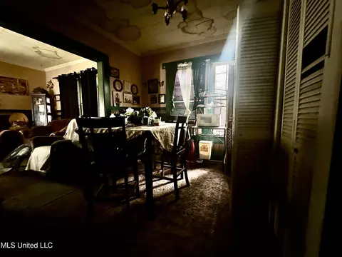 Dining - 513 S 5th St, Mccomb, MS 39648 photo 1 of 2