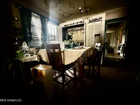 Dining - 513 S 5th St, Mccomb, MS 39648 photo 2 of 2