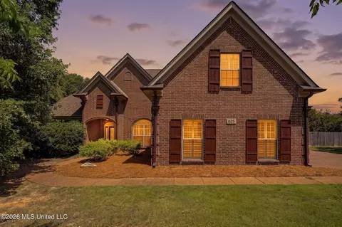 Exterior - 625 Fallbrook Cv, Hernando, MS 38632 photo 3 of 11