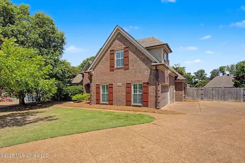 Exterior - 625 Fallbrook Cv, Hernando, MS 38632 photo 4 of 11