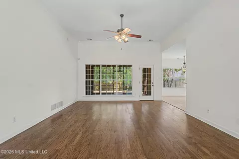 Living - 625 Fallbrook Cv, Hernando, MS 38632 photo 2 of 3