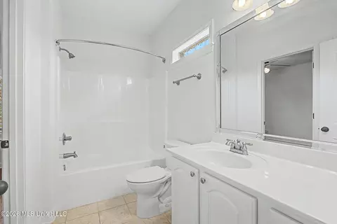 Bath - 625 Fallbrook Cv, Hernando, MS 38632 photo 4 of 6