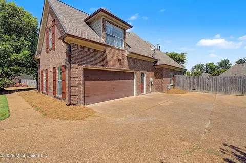 Exterior - 625 Fallbrook Cv, Hernando, MS 38632 photo 5 of 11
