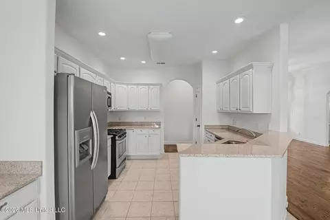 Kitchen - 625 Fallbrook Cv, Hernando, MS 38632 photo 3 of 5