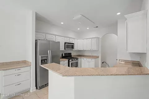 Kitchen - 625 Fallbrook Cv, Hernando, MS 38632 photo 2 of 5
