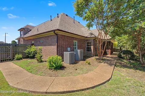 Exterior - 625 Fallbrook Cv, Hernando, MS 38632 photo 10 of 11