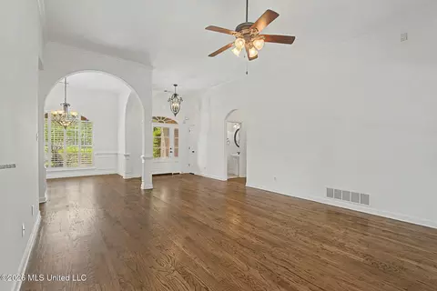 Living - 625 Fallbrook Cv, Hernando, MS 38632 photo 3 of 3