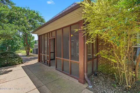 Exterior - 625 Fallbrook Cv, Hernando, MS 38632 photo 8 of 11