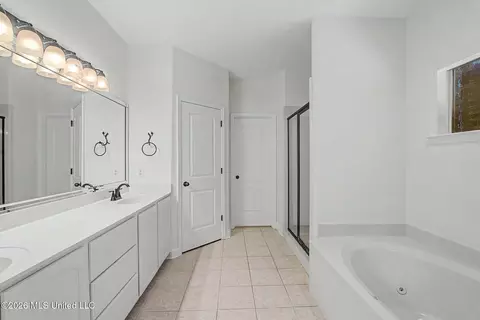 Bath - 625 Fallbrook Cv, Hernando, MS 38632 photo 1 of 6