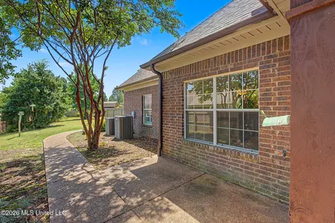 Exterior - 625 Fallbrook Cv, Hernando, MS 38632 photo 9 of 11