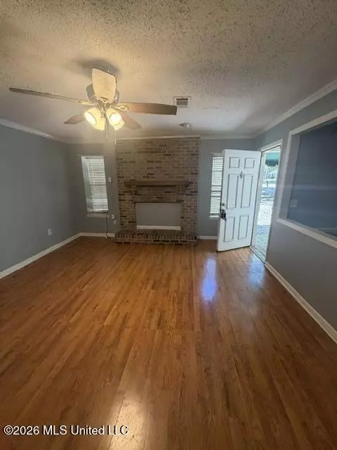 Living - 113 Cumberland Rd, Brandon, MS 39047 photo 2 of 2