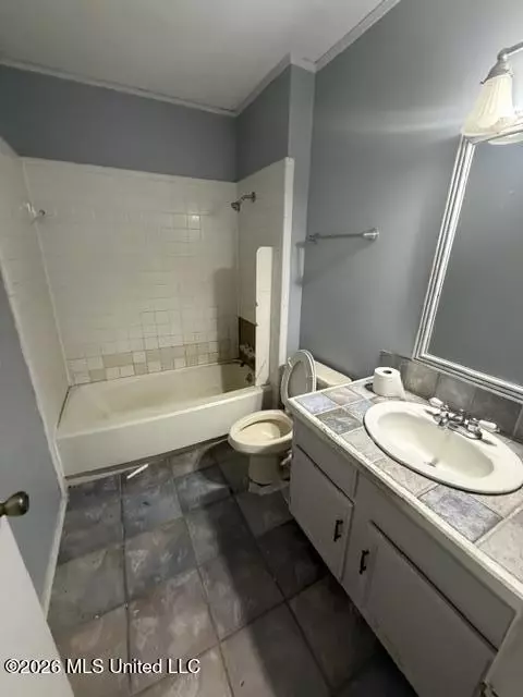 Bath - 113 Cumberland Rd, Brandon, MS 39047 photo 1 of 3